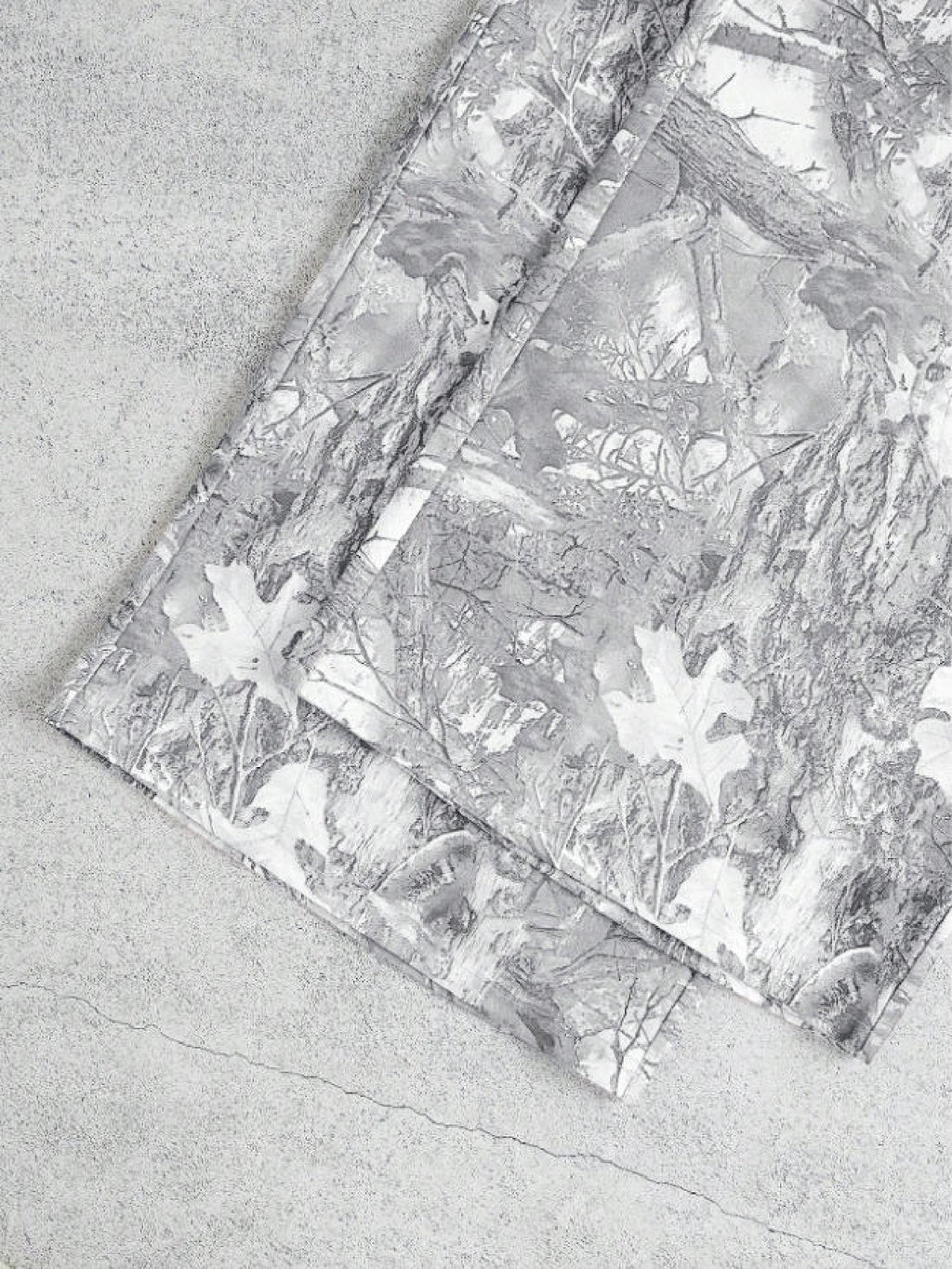 Men's Casual Snowflake Print Pants - Light Grey Winter-Ready Trousers with Elastic Waist & Drawstring, Machine Washable Durable Fabric for Everyday & Festive Occasions (Regular Fit)